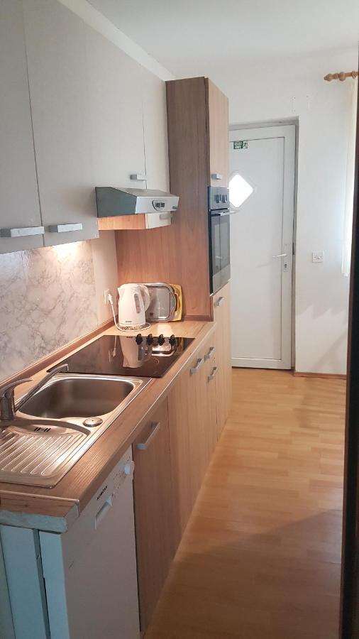 Apartmani AB Pirovac Bagian luar foto