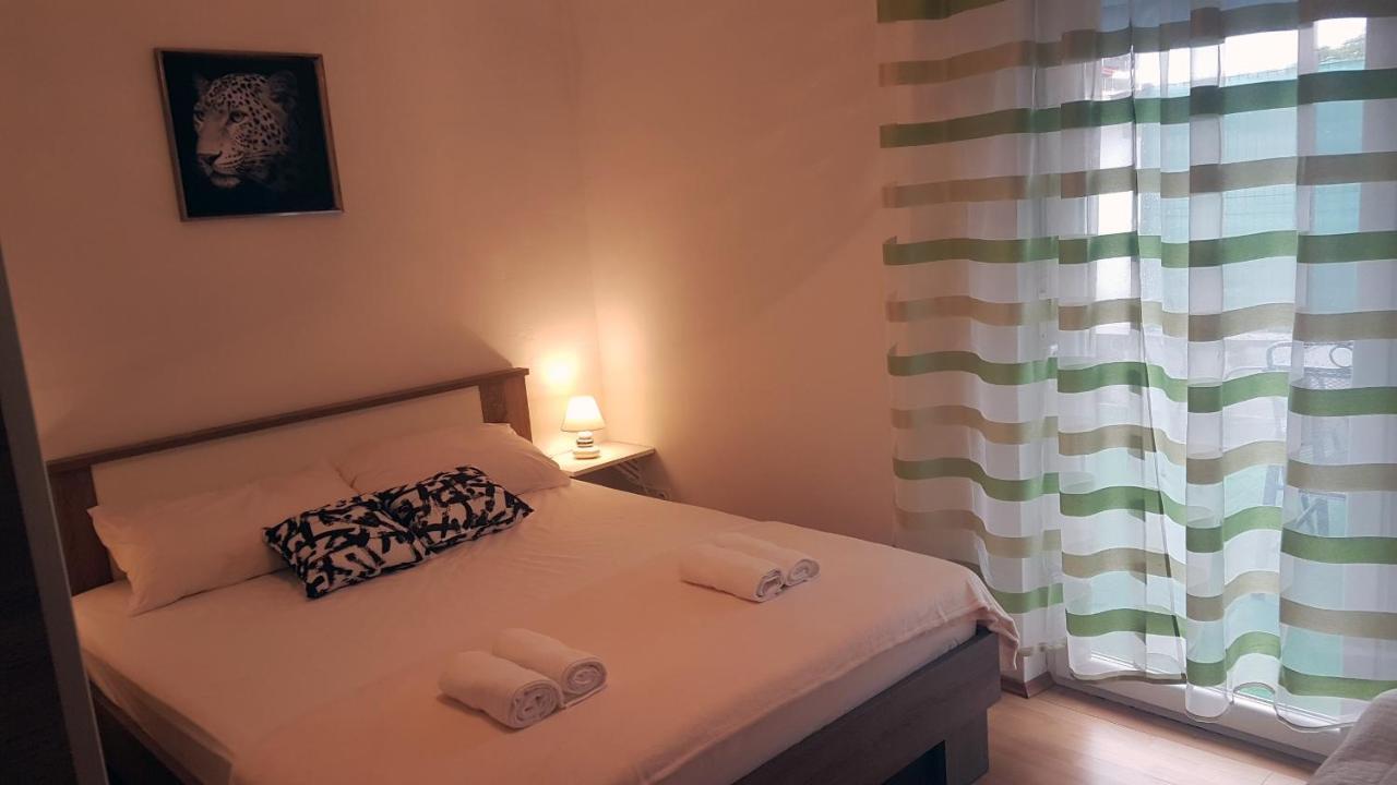 Apartmani AB Pirovac Bagian luar foto