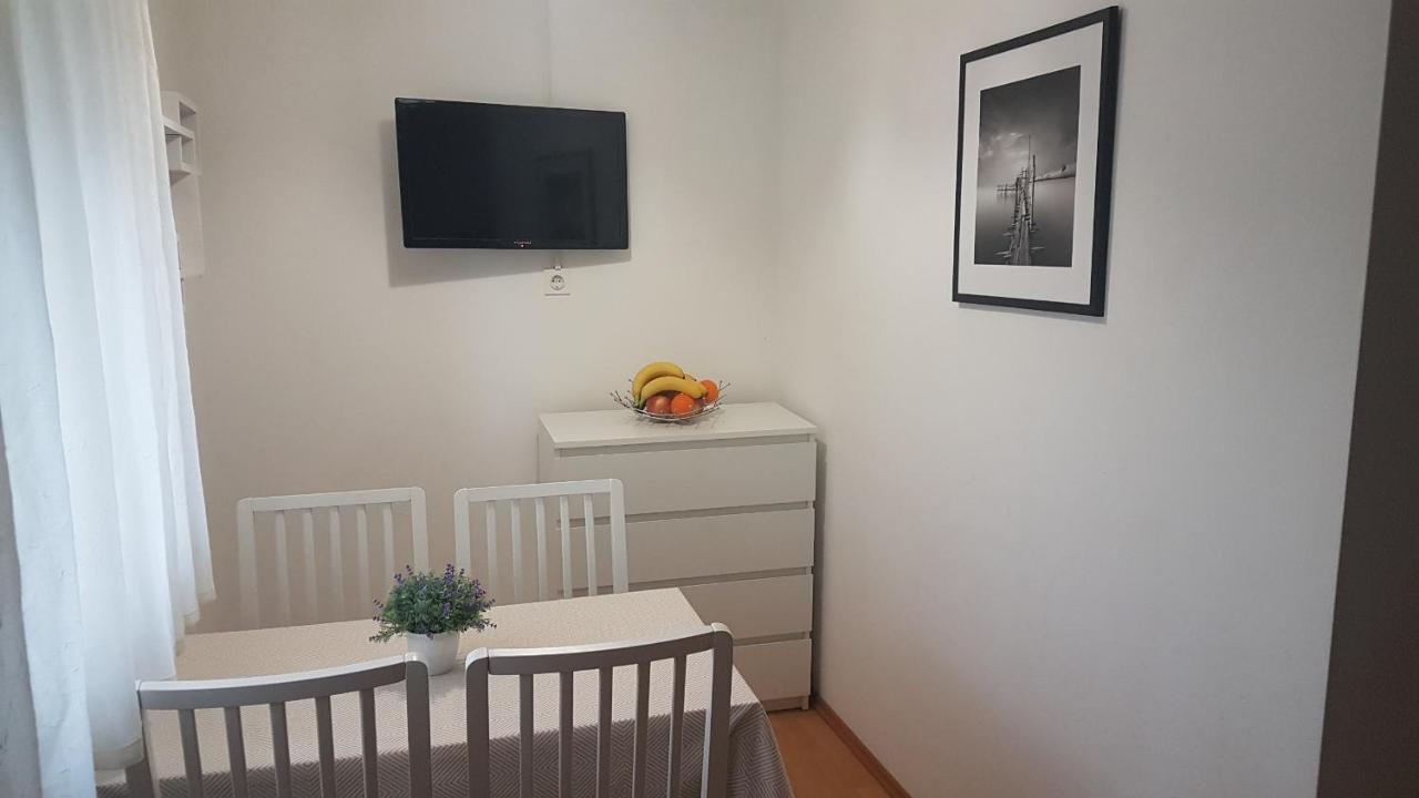 Apartmani AB Pirovac Bagian luar foto