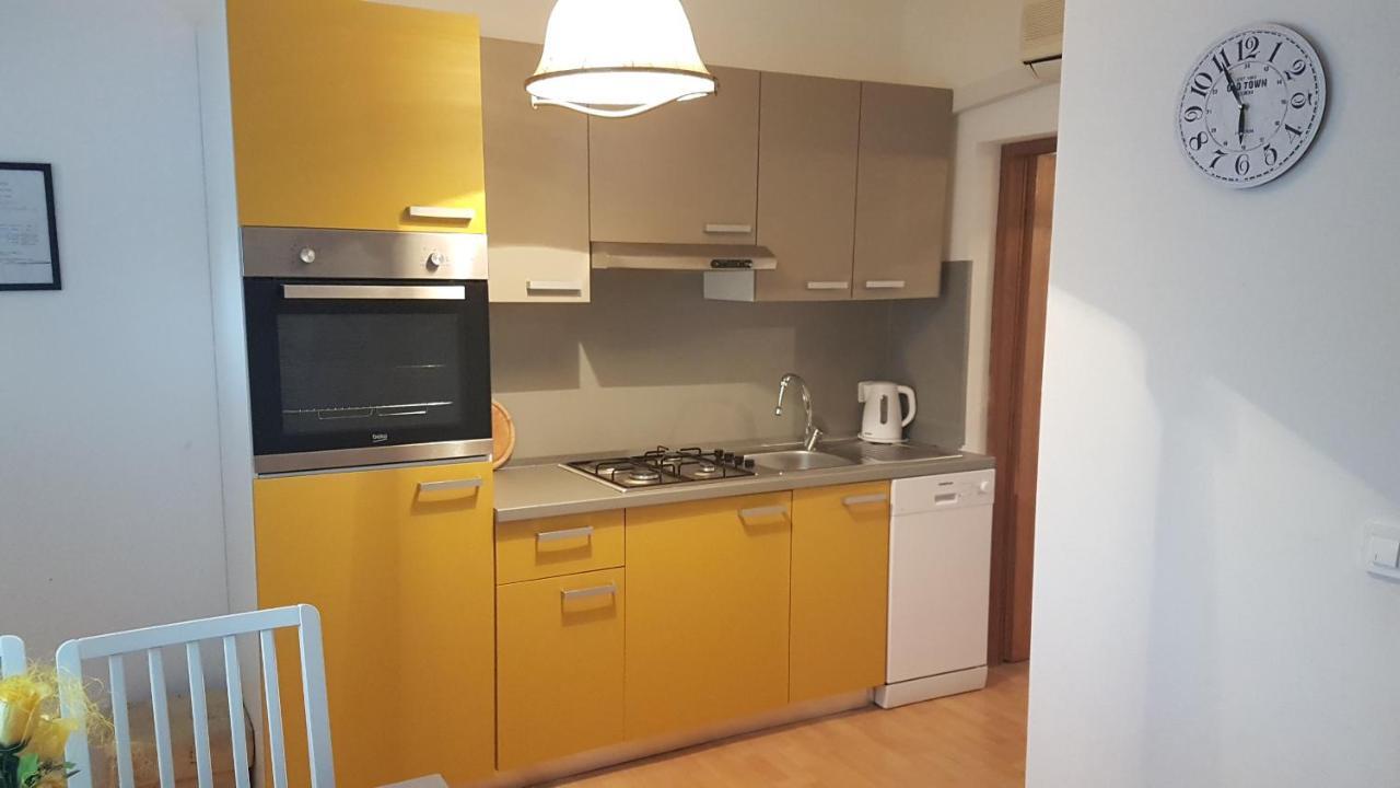 Apartmani AB Pirovac Bagian luar foto